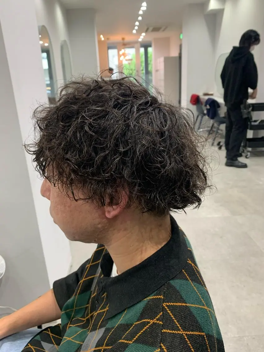 ミディアム カラー パーマ ミディアムパーマ カット パーマ トリートメント little 小濱彰太のヘアスタイル