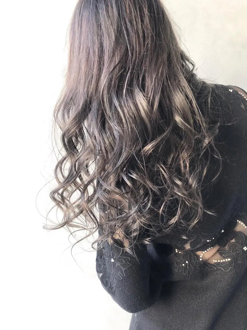 ロング ハイライト 小澤大輔 YOLO hairのヘアスタイル