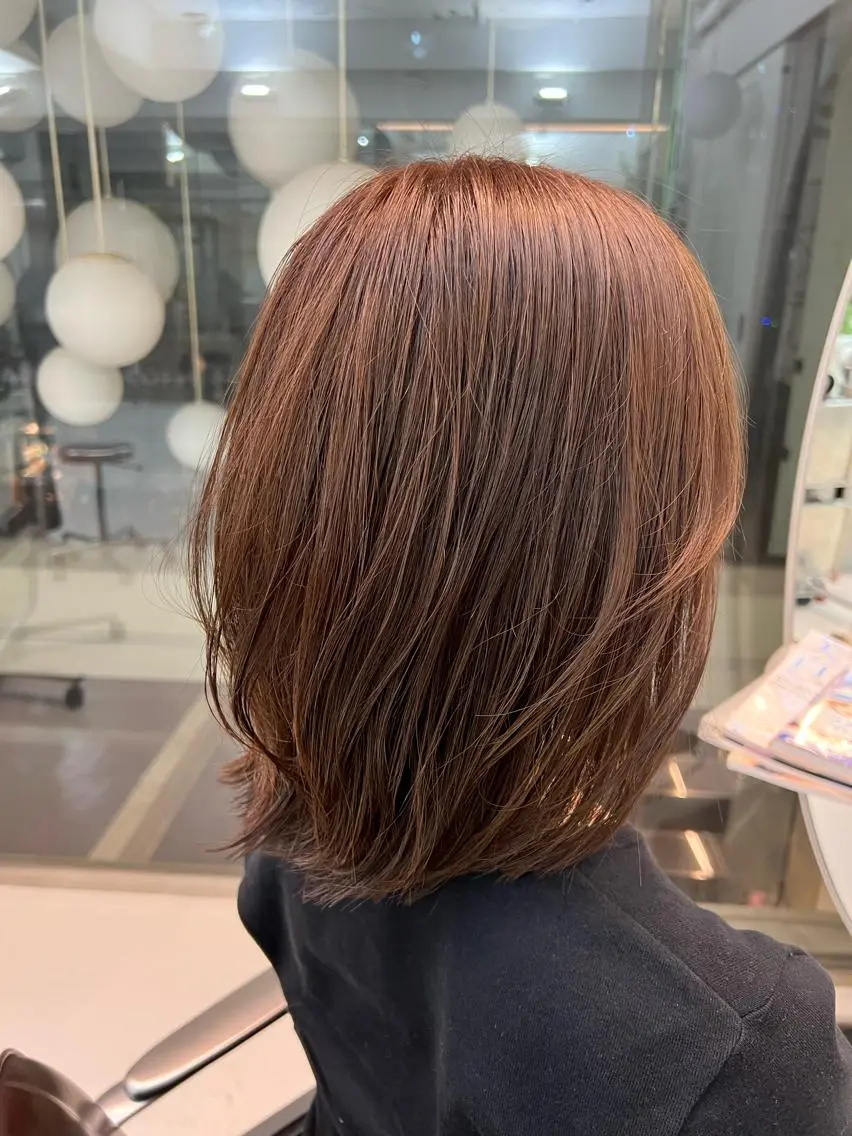 ミディアム カラー アッシュ ブリーチ 透明感カラー ブリーチなしカラー 顔周りカット ヘアカラー 野崎 海翔のヘアスタイル