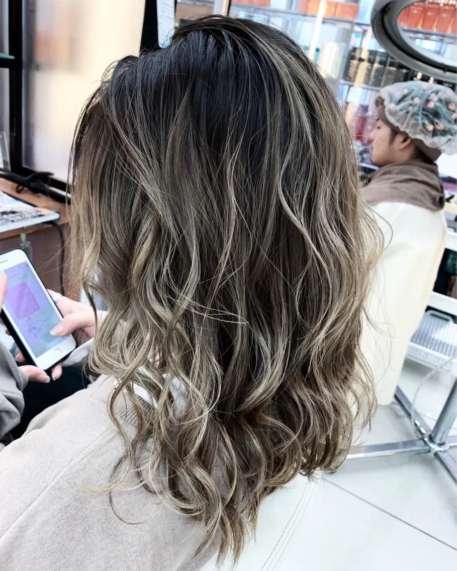 ロング カラー バレイヤージュ レイヤーカット カット ヘアカラー ブリーチ/バレイヤ ージュ川端裕司のヘアスタイル
