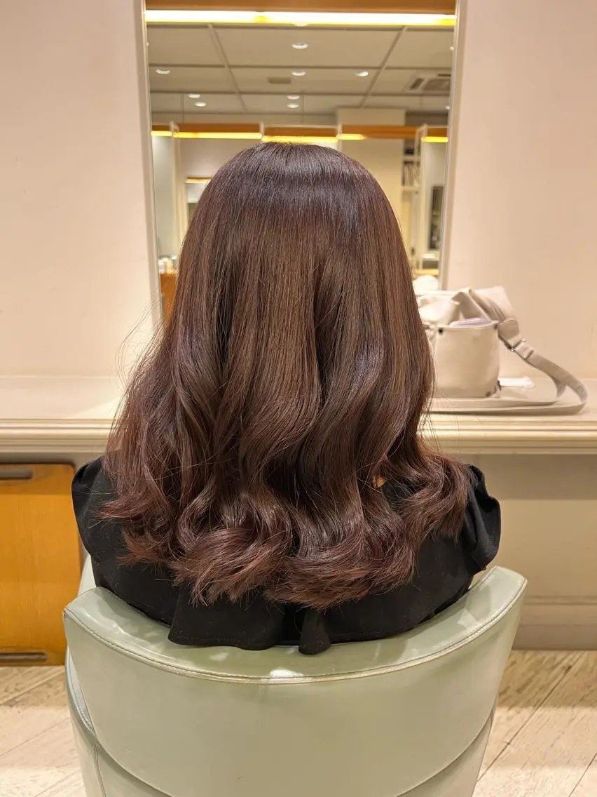 ミディアム カラー 黒髪 ブリーチ ブリーチなしカラー パープルカラー 似合わせカット /宮本セナのヘアスタイル