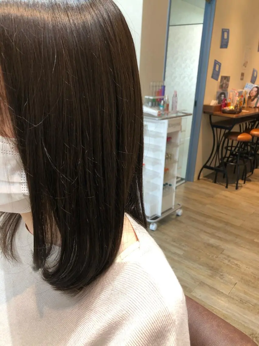 セミロング カット ヘアカラー 縮毛矯正 トリートメント ⭐️艶髪⭐️髪質改善 newi町田 山本のヘアスタイル