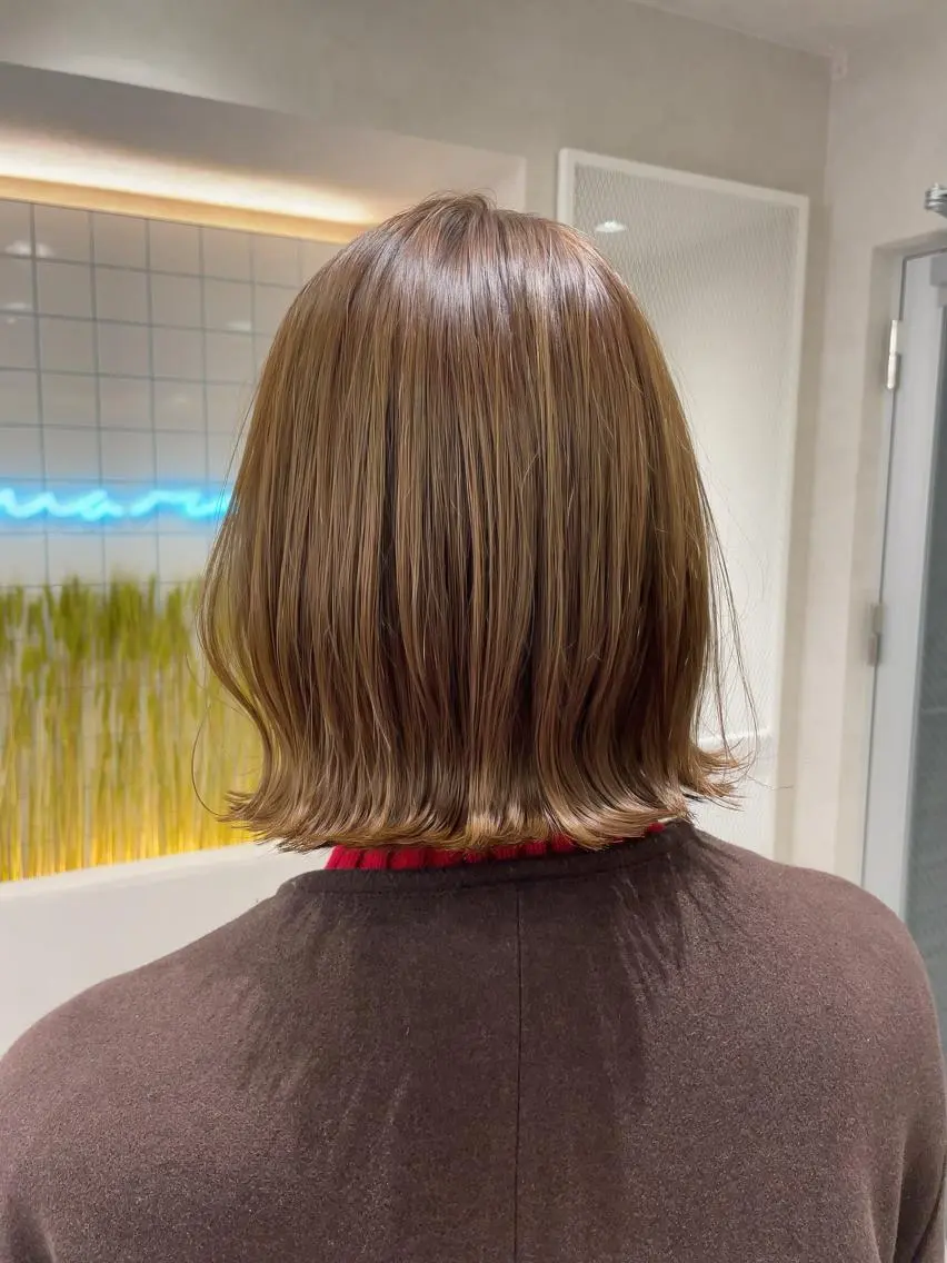ショート カット ヘアカラー トリートメント 透明感オリーブ🫒/ ブリーチなしWカラーのヘアスタイル