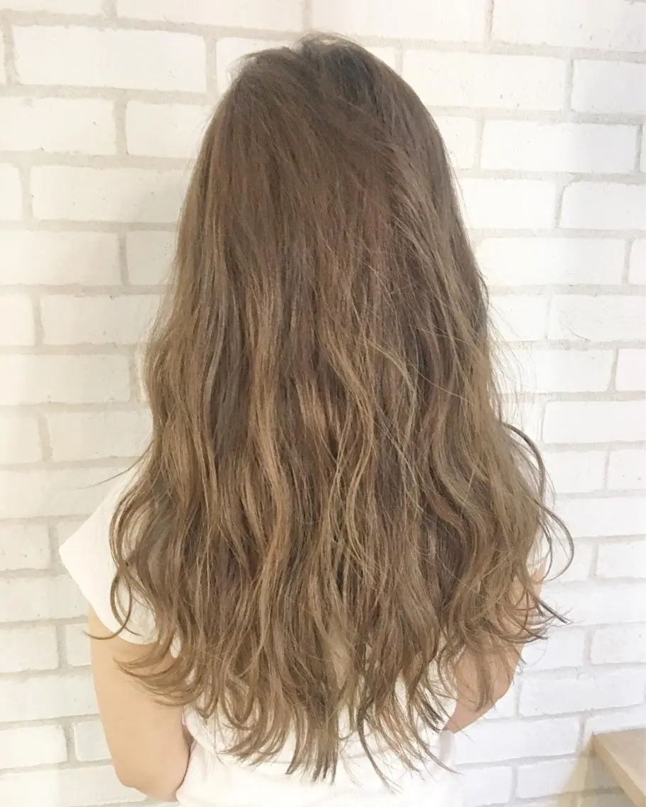 ロング カラー ベージュカラー ブロンド ブロンドベージュ ハイライトカラー ハイライト ヘアカラー トリートメント 佐藤 高徳のヘアスタイル