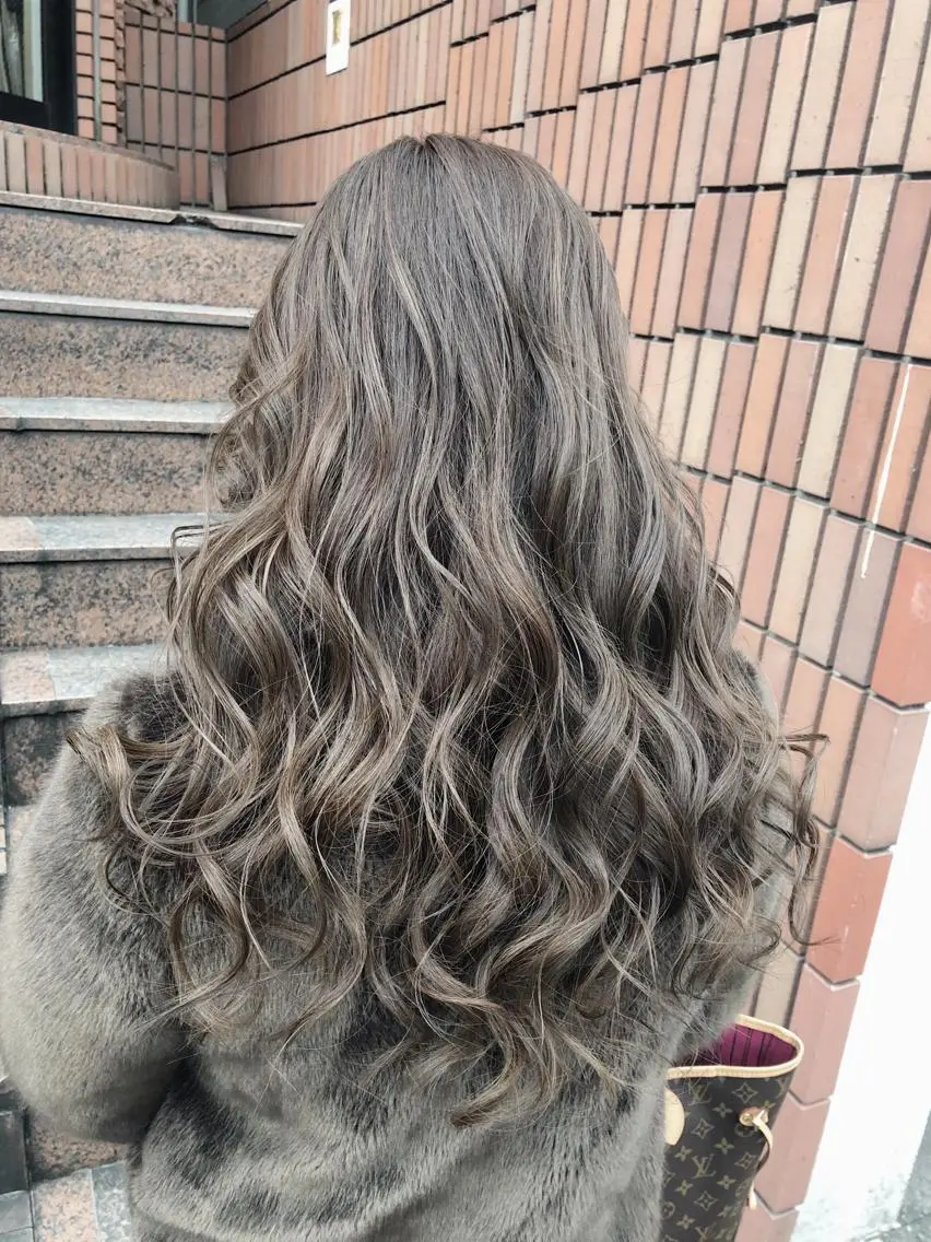 ロング カラー パーマ ヘアアレンジ ネイル マツエク・マツパ 透明感カラー グレージュ ハイライトカラー ハイライト 【Diar】オーナー アキヨシケンタのヘアスタイル