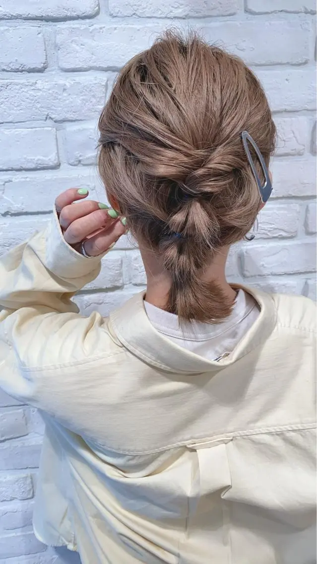 ショート カラー ヘアアレンジ ベージュカラー🧸 伊藤なつみのヘアスタイル