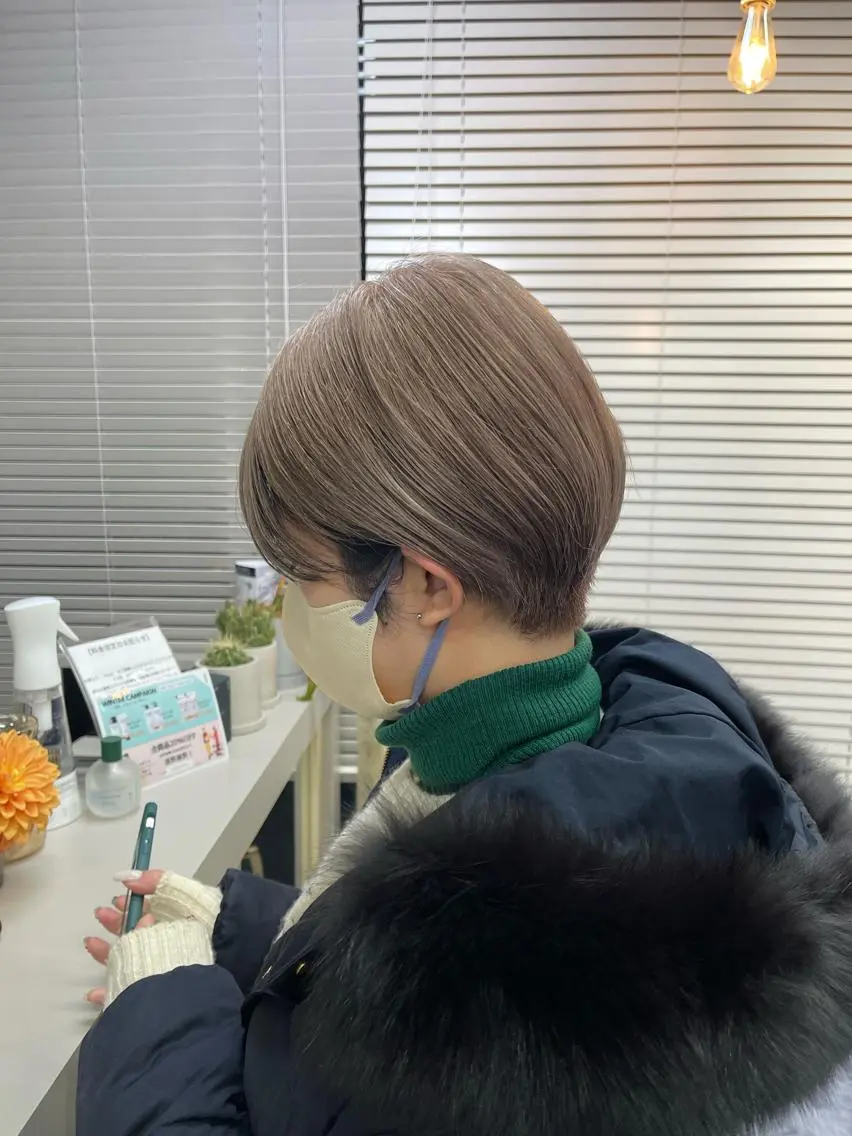 ショート カラー ベージュカラー ブリーチ ケアブリーチ ハイトーンカラー ホワイトベージュ ヘアカラー 早瀬裕之 パーマのヘアスタイル