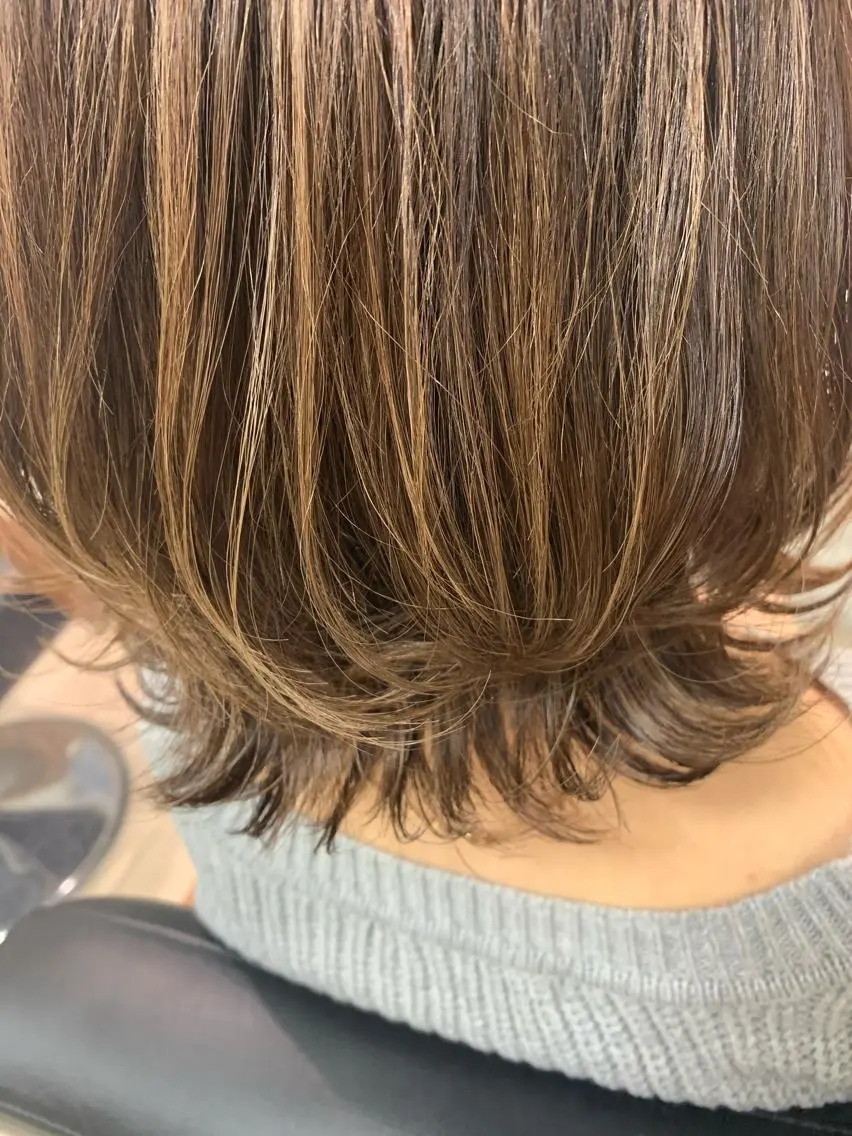 ミディアム カラー 透明感ハイトーン🦄 キラ🌈のヘアスタイル