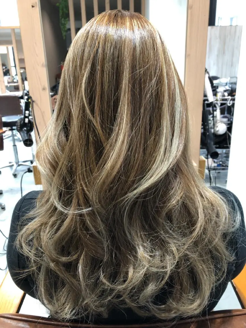 ロング ヘアカラー Rubik難波樽本 譲二のヘアスタイル