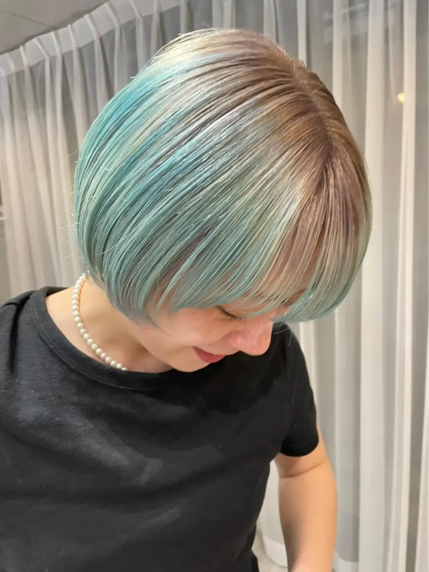 ショート カラー パーマ ヘアアレンジ ブルーカラー グラデーションカラー カット ヘアカラー トリートメント ハイトーン/透け感 カラー🎀真香のヘアスタイル