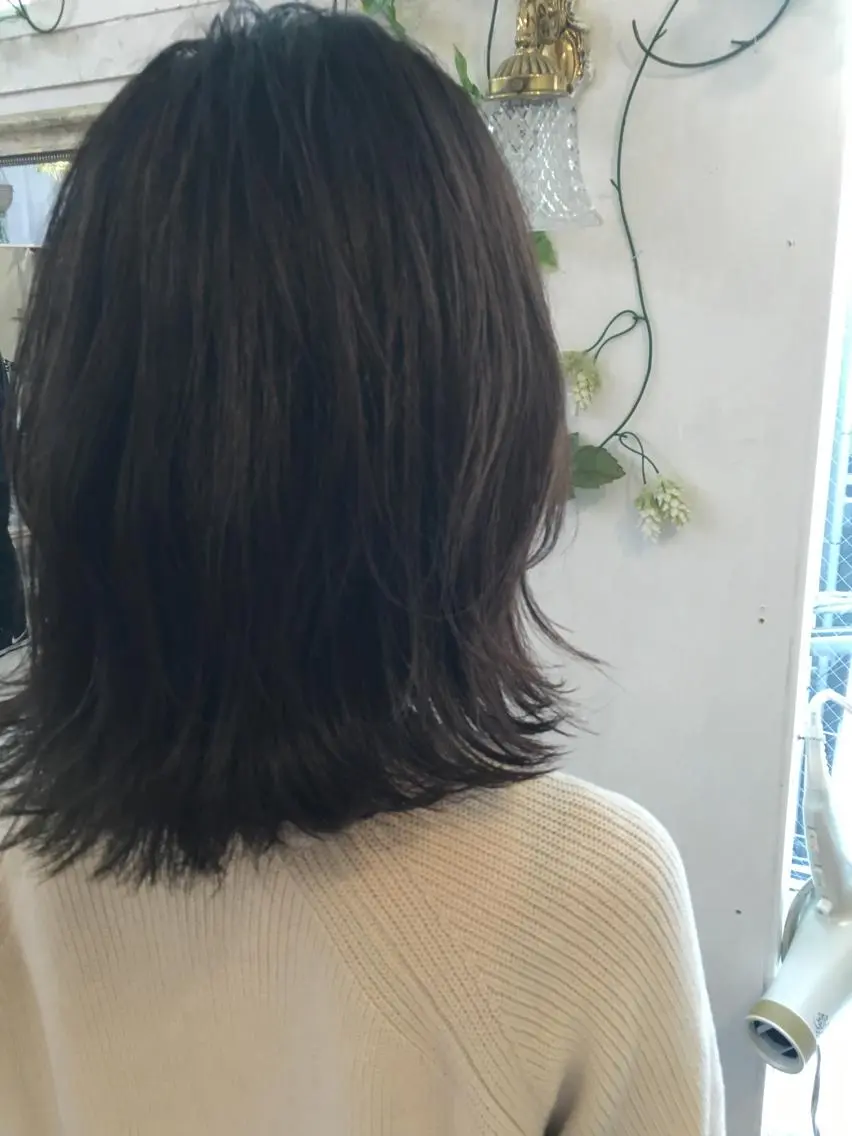 ミディアム セミロング エクステ(レミー毛) NINEのヘアスタイル