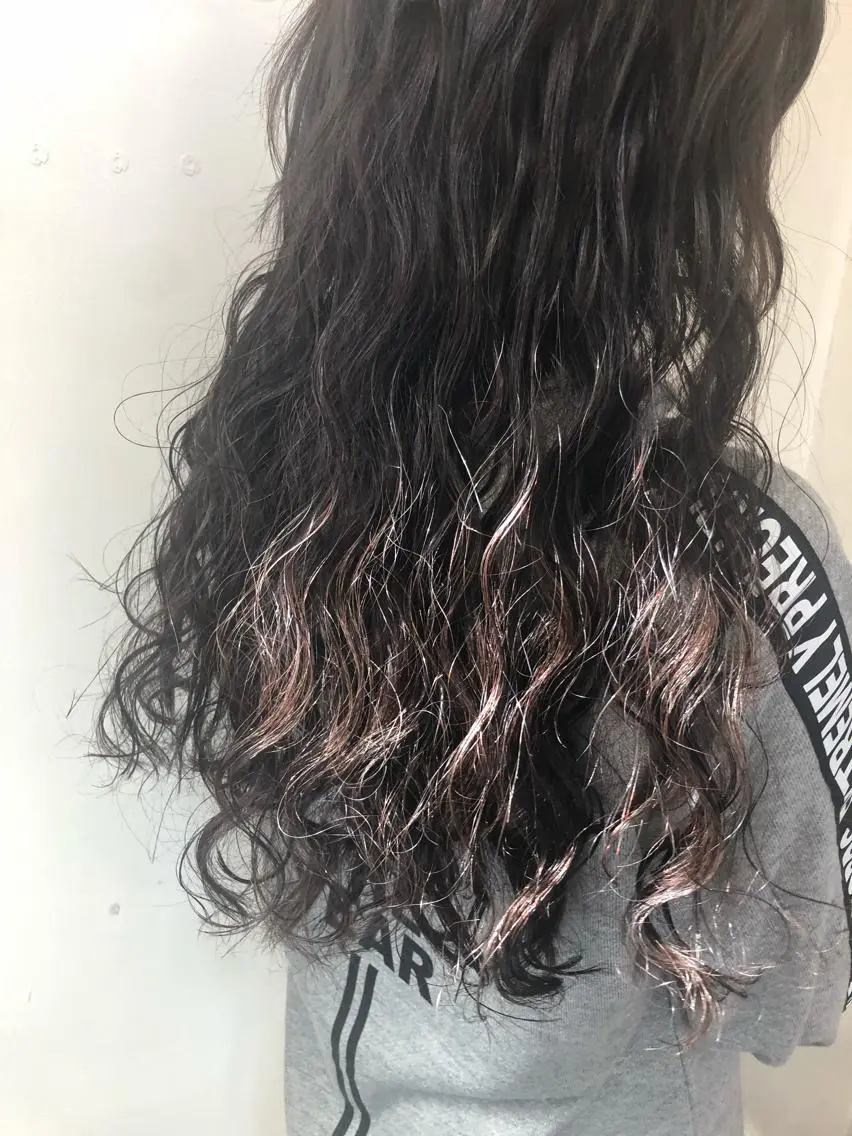 ロング エクステ ハイトーン 💭黒崎ハルカのヘアスタイル