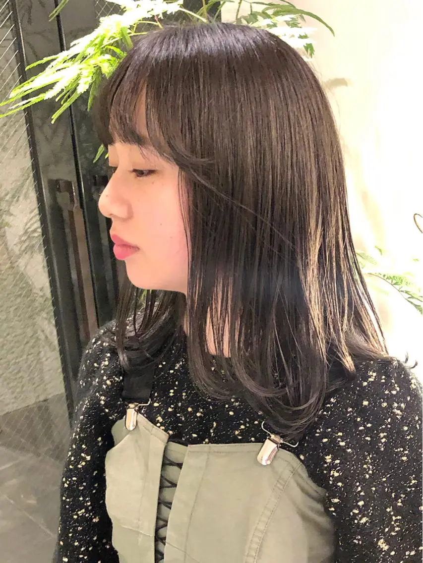 ミディアム カラー ブリーチ 透明感カラー グレージュ ブリーチなしカラー 顔周りカット カット ヘアカラー トリートメント ブリーチ😼 ボブ✍️レイヤーのヘアスタイル
