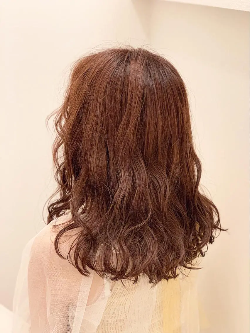 セミロング カラー ベージュカラー ブリーチ ブリーチなしカラー ピンクカラー ピンクベージュ Sana / 韓国ヘア / カラーのヘアスタイル