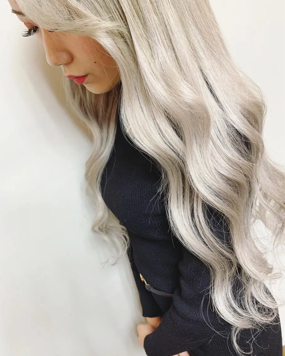 ミディアム カラー Shiho お洒落な エクステ♡ハイトーンのヘアスタイル