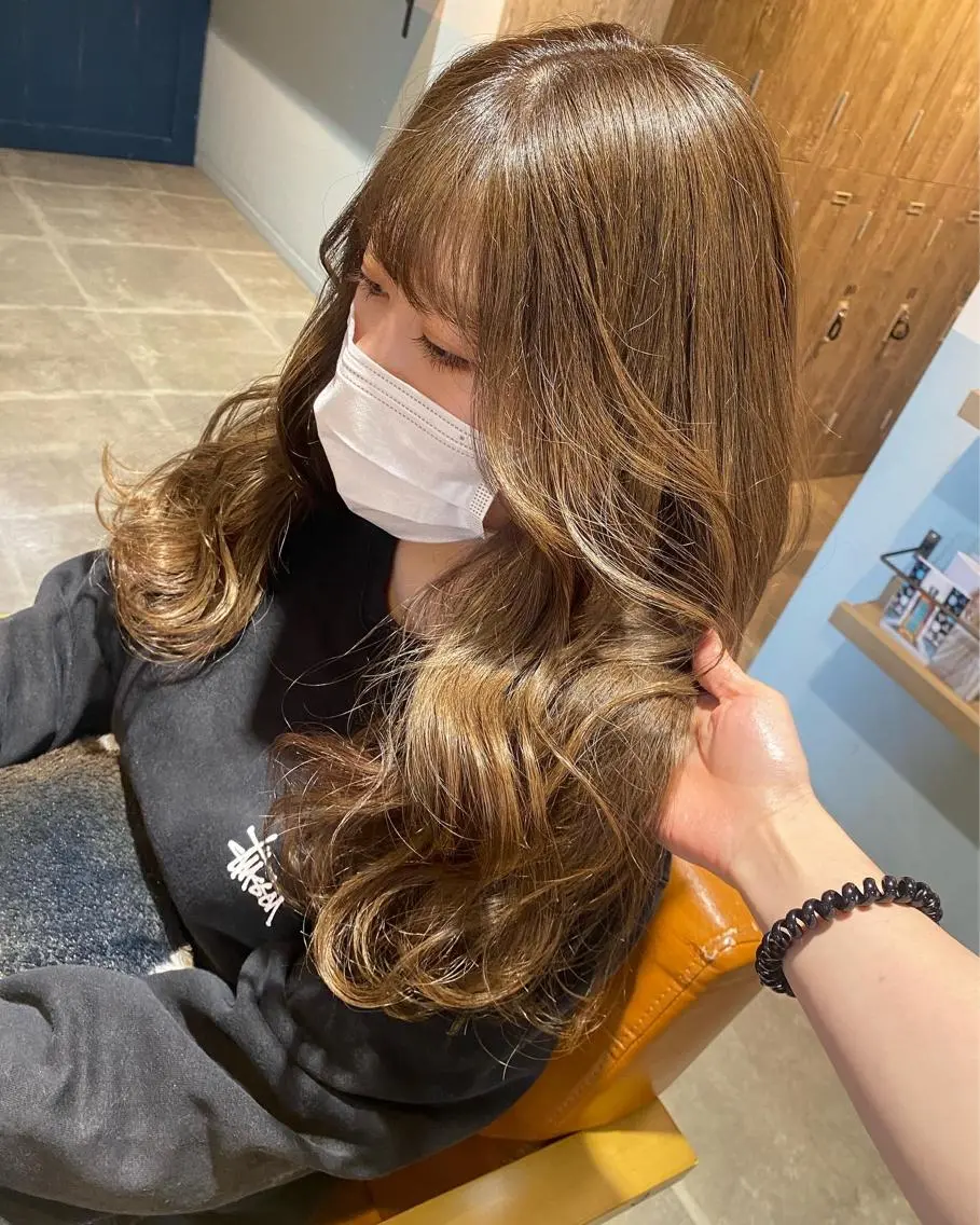 カラー 🩵盛れる顔周りヘア EMI🩵のヘアスタイル
