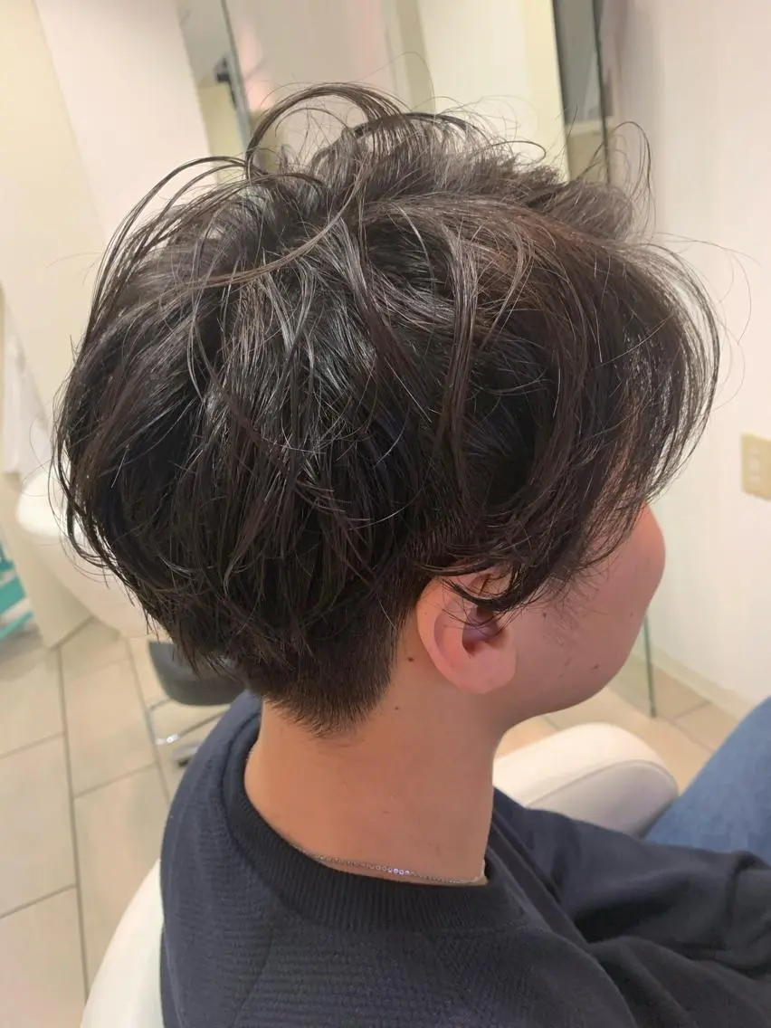 ショート パーマ メンズ 石川 葵のヘアスタイル