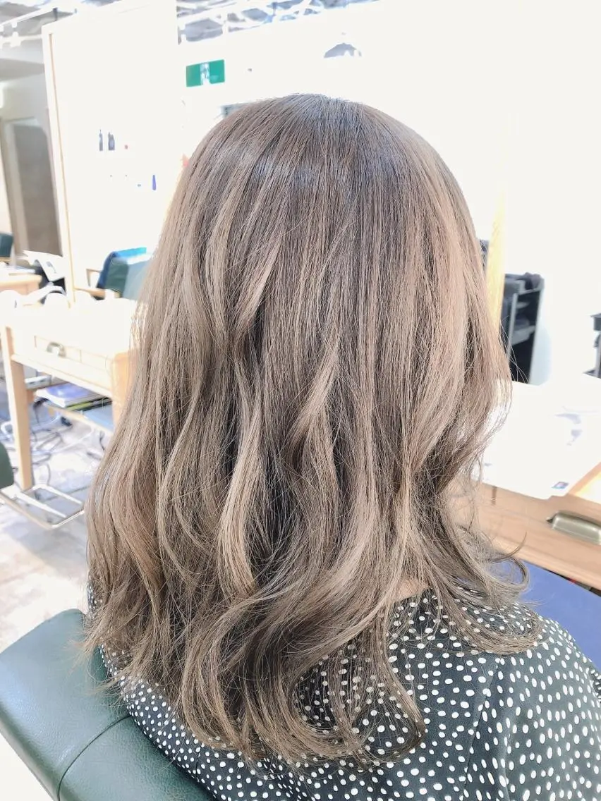セミロング カラー ベージュカラー カット ヘアカラー トリートメント 菊池 貢平のヘアスタイル