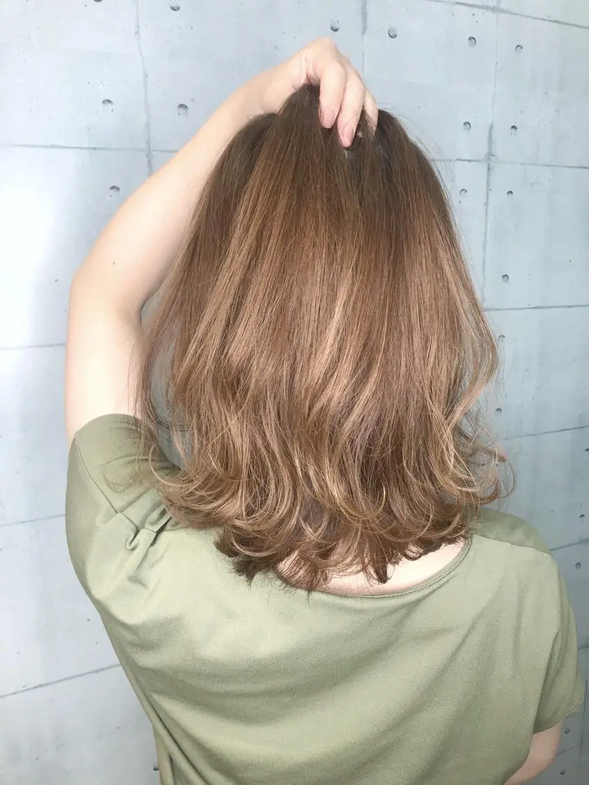 ミディアム カラー 伸ばしかけ 外ハネヘア カット ヘアカラー 高木 麻知子のヘアスタイル