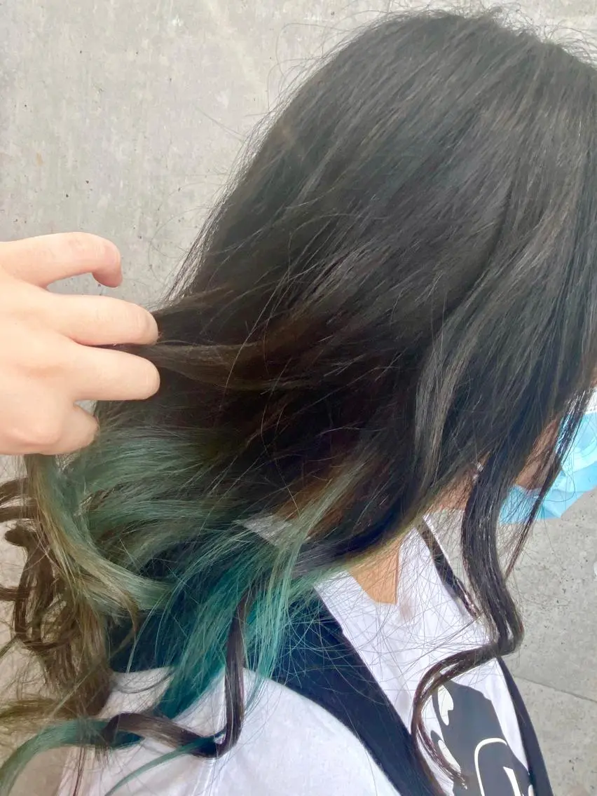 セミロング カラー な つのヘアスタイル