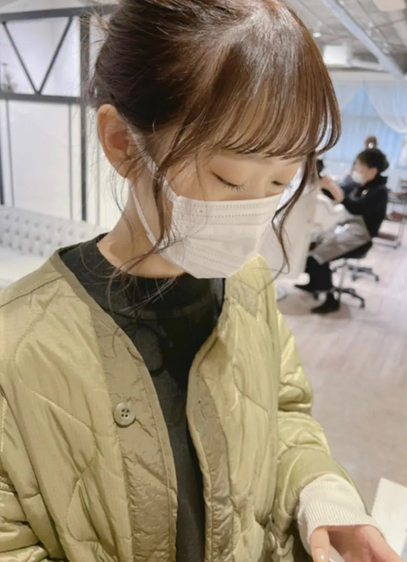 セミロング mayu🤍 透明感カラーのヘアスタイル