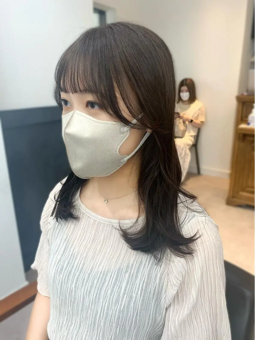 セミロング カラー パーマ ヘアアレンジ メンズ キッズ ネイル マツエク・マツパ アイブロウ レイヤーカット／ 巻ける縮毛矯正のヘアスタイル