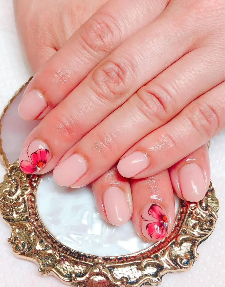 ネイル シンプルネイル CROWN プライベートサロンのネイルデザイン