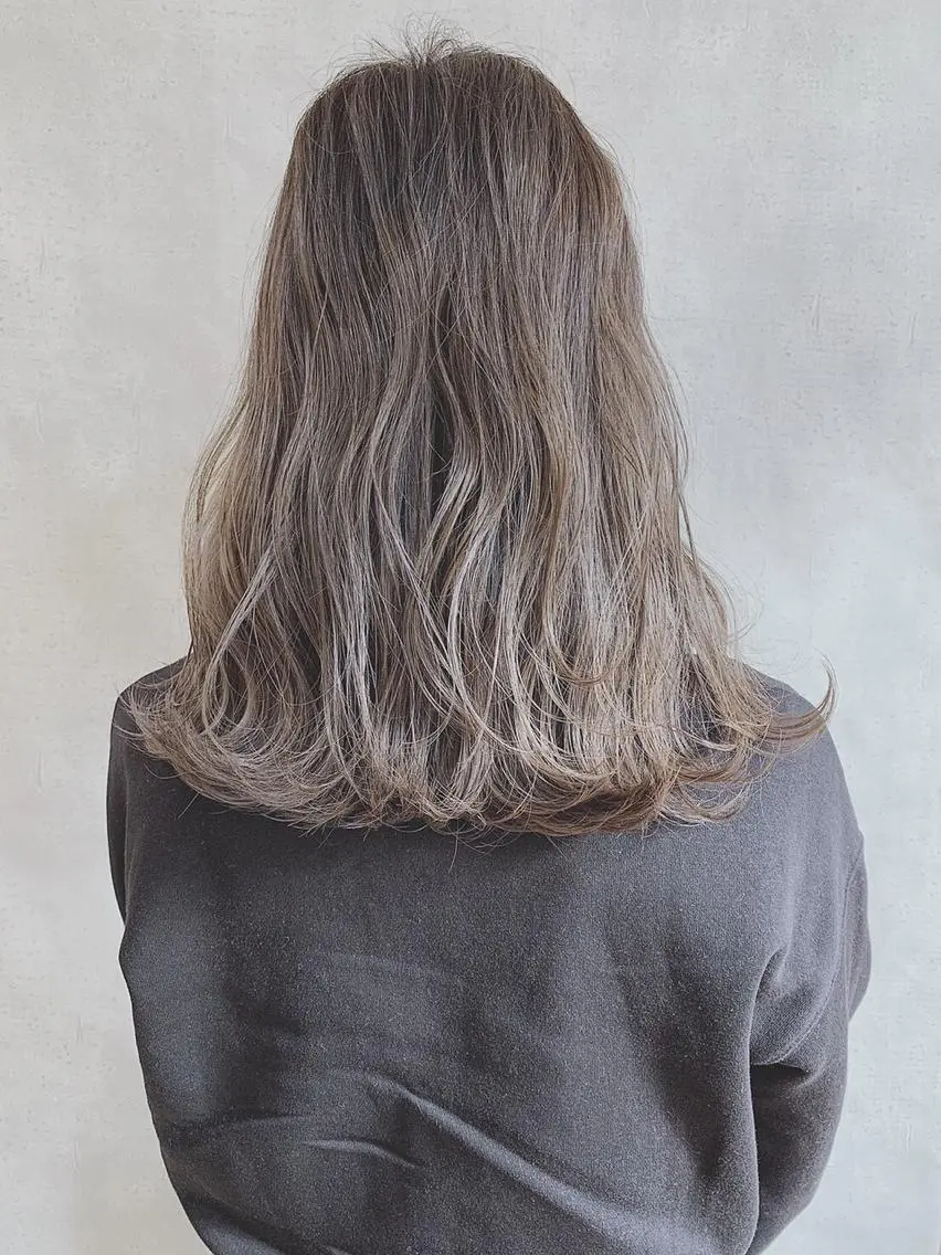 セミロング カラー パーマ ベージュカラー ミルクティーベージュ ホワイトミルクティーベージュ カット ヘアカラー トリートメント _ WHITE三宮店のヘアスタイル