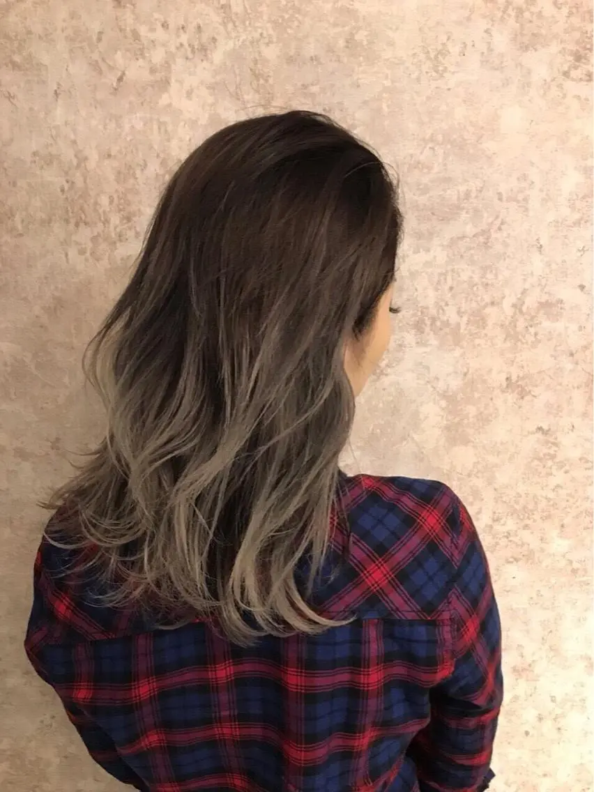 カラー アッシュ グラデーションカラー グレージュ ハイライトカラー 夜23時まで予約🉑 reverieあきらのヘアスタイル