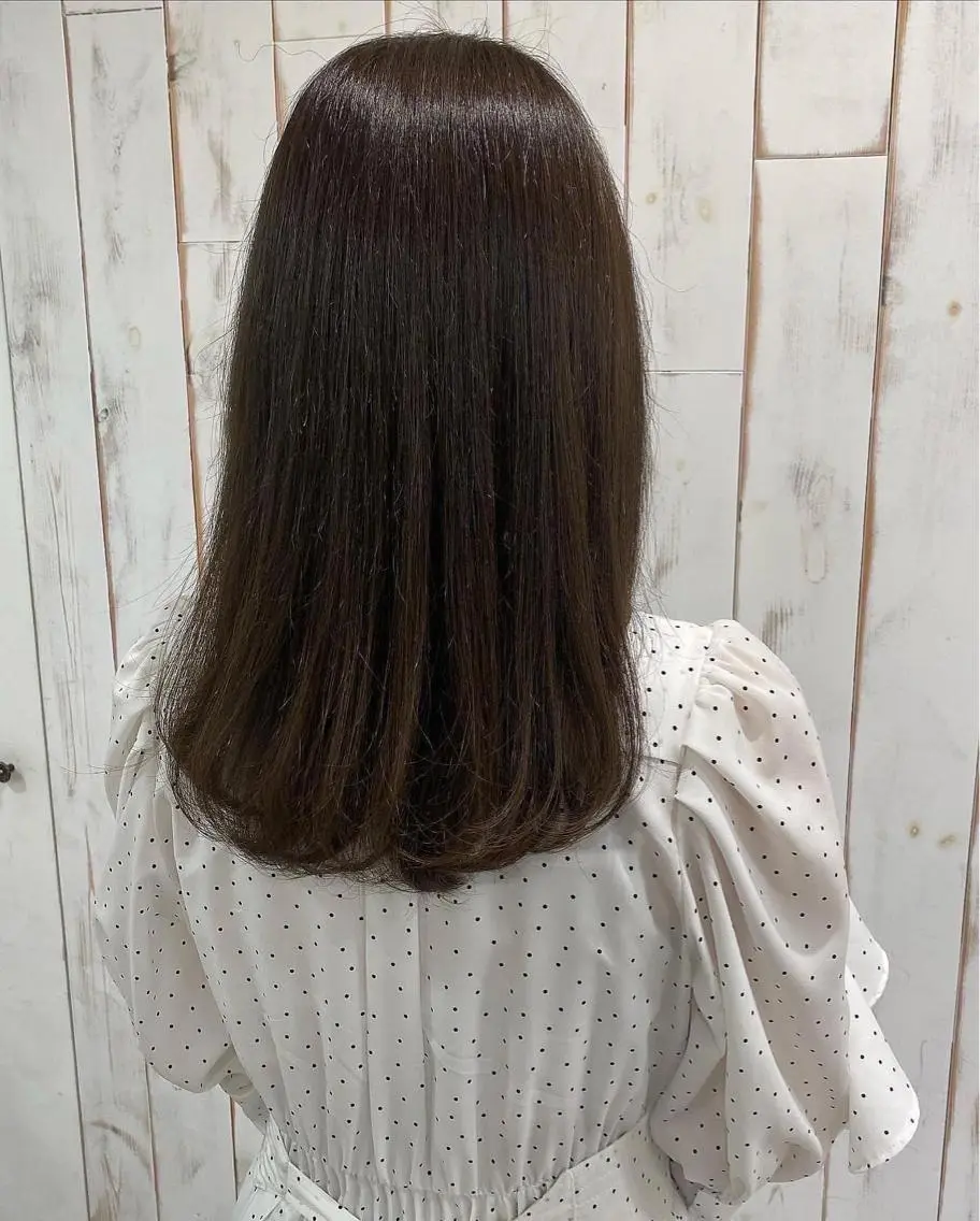 セミロング カラー ヘアアレンジ アッシュ アッシュブラウン ブラウンカラー レイヤーカット 福壽 優奈のヘアスタイル