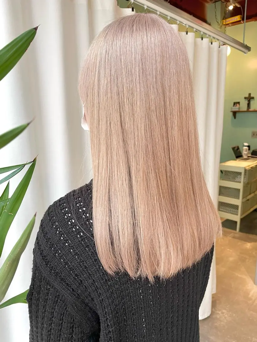 セミロング カラー ベージュカラー ブロンド ブロンドベージュ ヘアカラー VIRETTA 【ヴィレッタ】のヘアスタイル