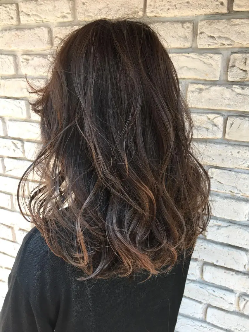 セミロング カラー アッシュ ハイライトカラー ハイライト レイヤーカット BLend 渋谷のヘアスタイル