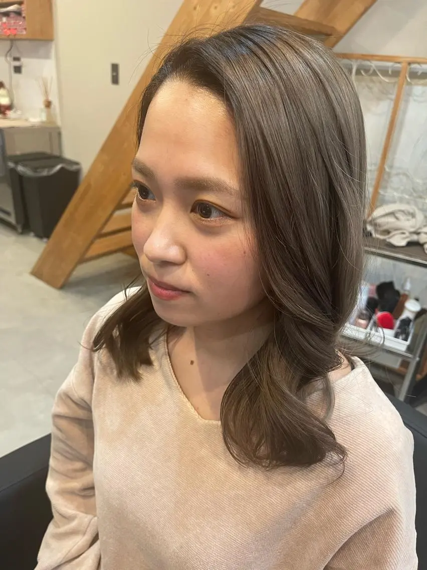 セミロング カラー nowhere ノーウェアのヘアスタイル