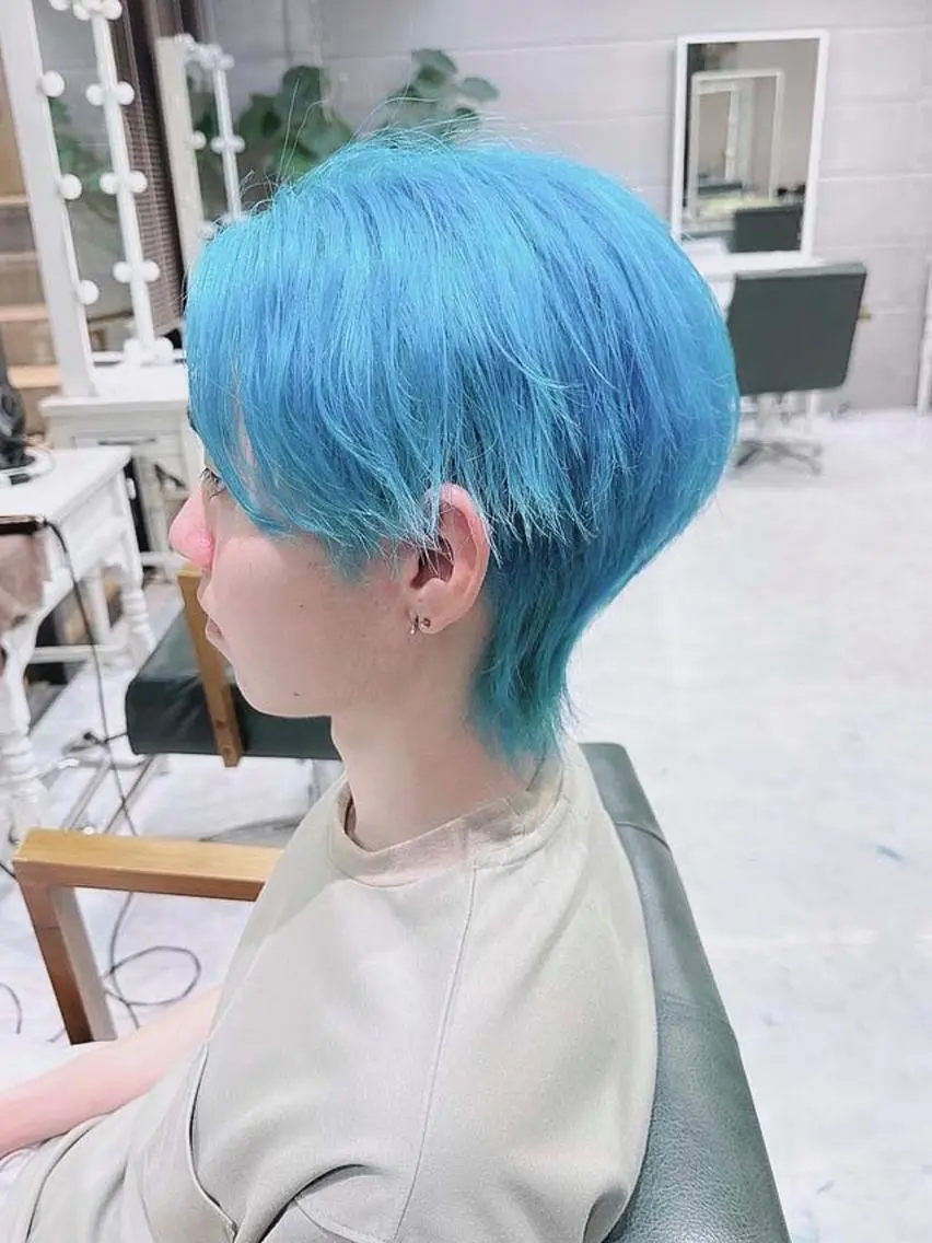 メンズ カラー メンズブリーチ メンズハイトーン メンズウルフカット ブリーチ ブルーカラー DAYS Men’sのヘアスタイル