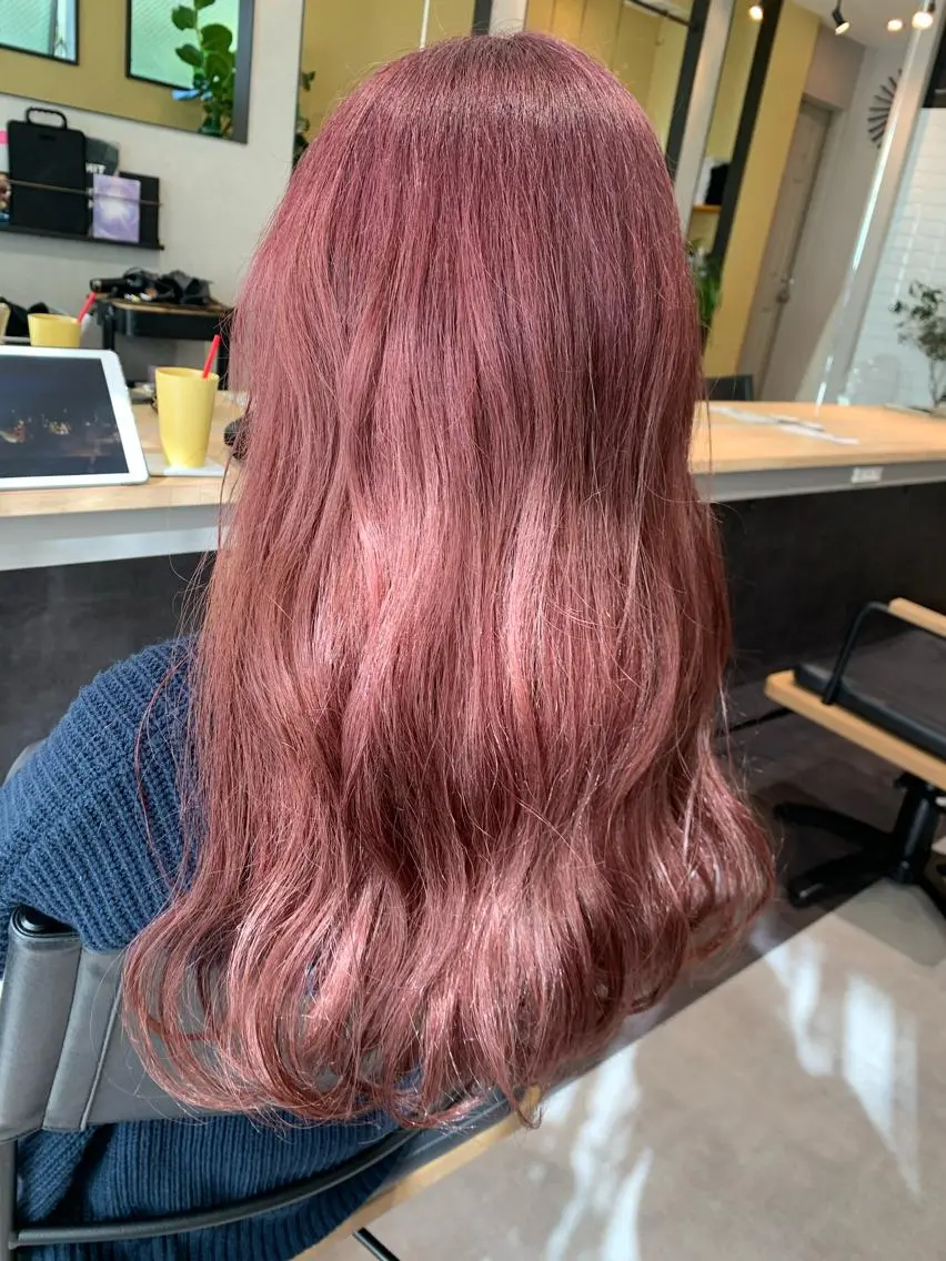 ロング カラー ブリーチ グラデーションカラー ピンクカラー カット ヘアカラー トリートメント hubhair レイヤー/透明感のヘアスタイル
