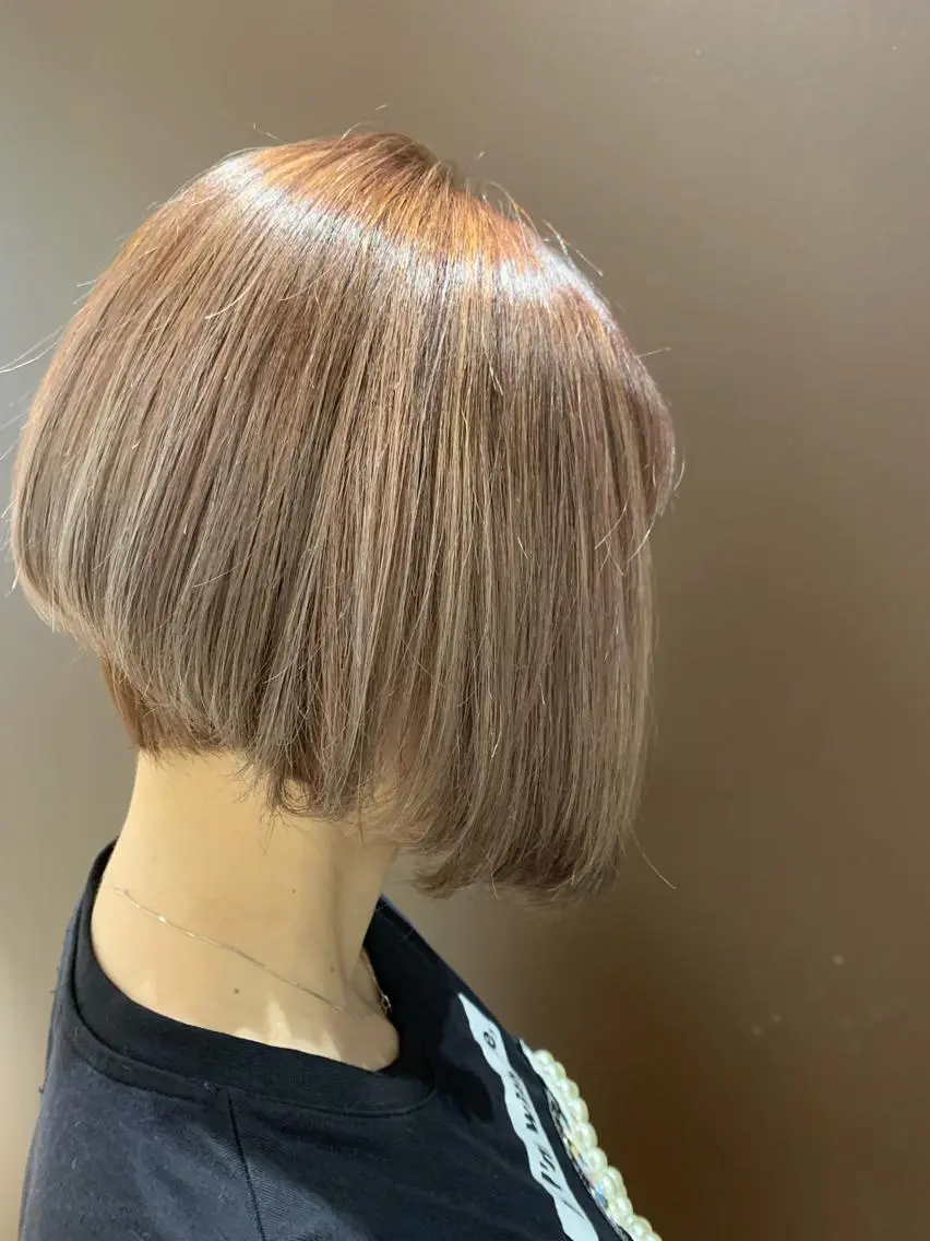 ショート カラー ヘアアレンジ ベージュカラー きむえり/髪質改善 /うねり広がり改善のヘアスタイル