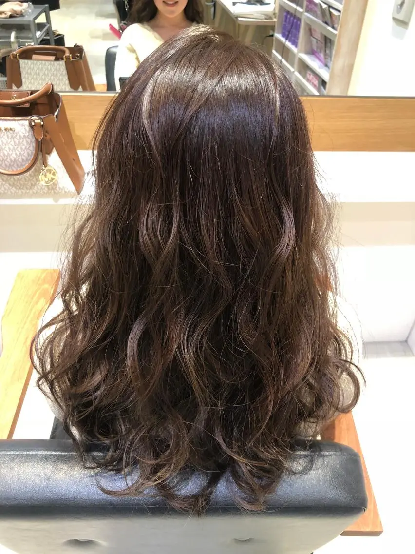 ロング ヘアカラー 飯島 優衣のヘアスタイル