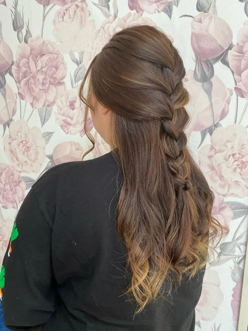 ロング ヘアアレンジ ヘアセット Lovely Dollsの眉毛・アイブロウイメージ