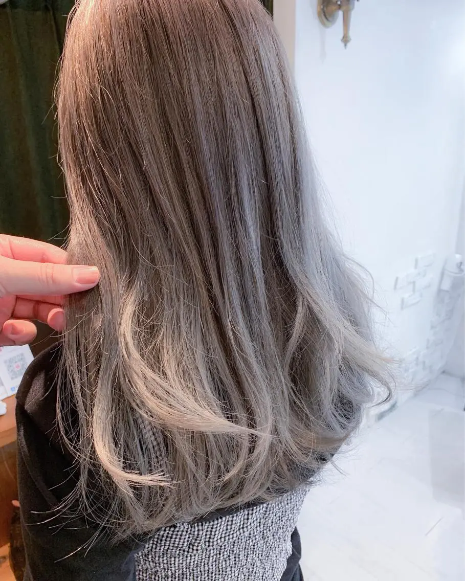 セミロング カラー アディクシーカラー ベージュカラー 透明感カラー イルミナカラー ミルクティーベージュ カット BOX mico.のヘアスタイル