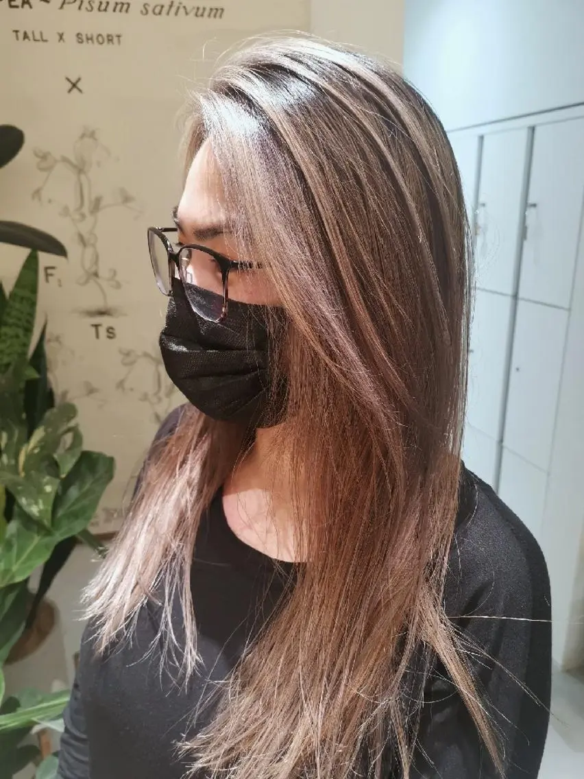 ロング カラー バレイヤージュ 顔周りカット レイヤーカット . YULIAのヘアスタイル