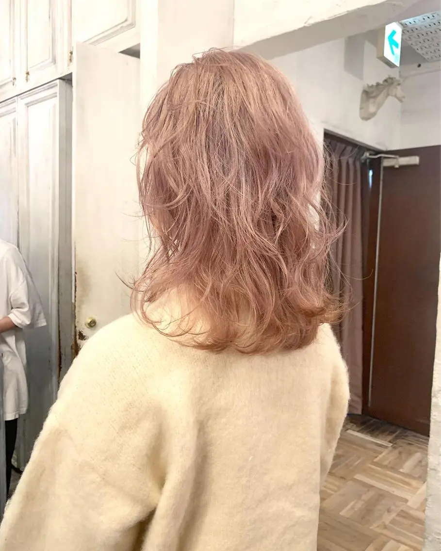 セミロング カラー ベージュカラー レイヤーカット カット ヘアカラー トリートメント 🫧ハイトーン✨格安 より質💐マンツーマのヘアスタイル