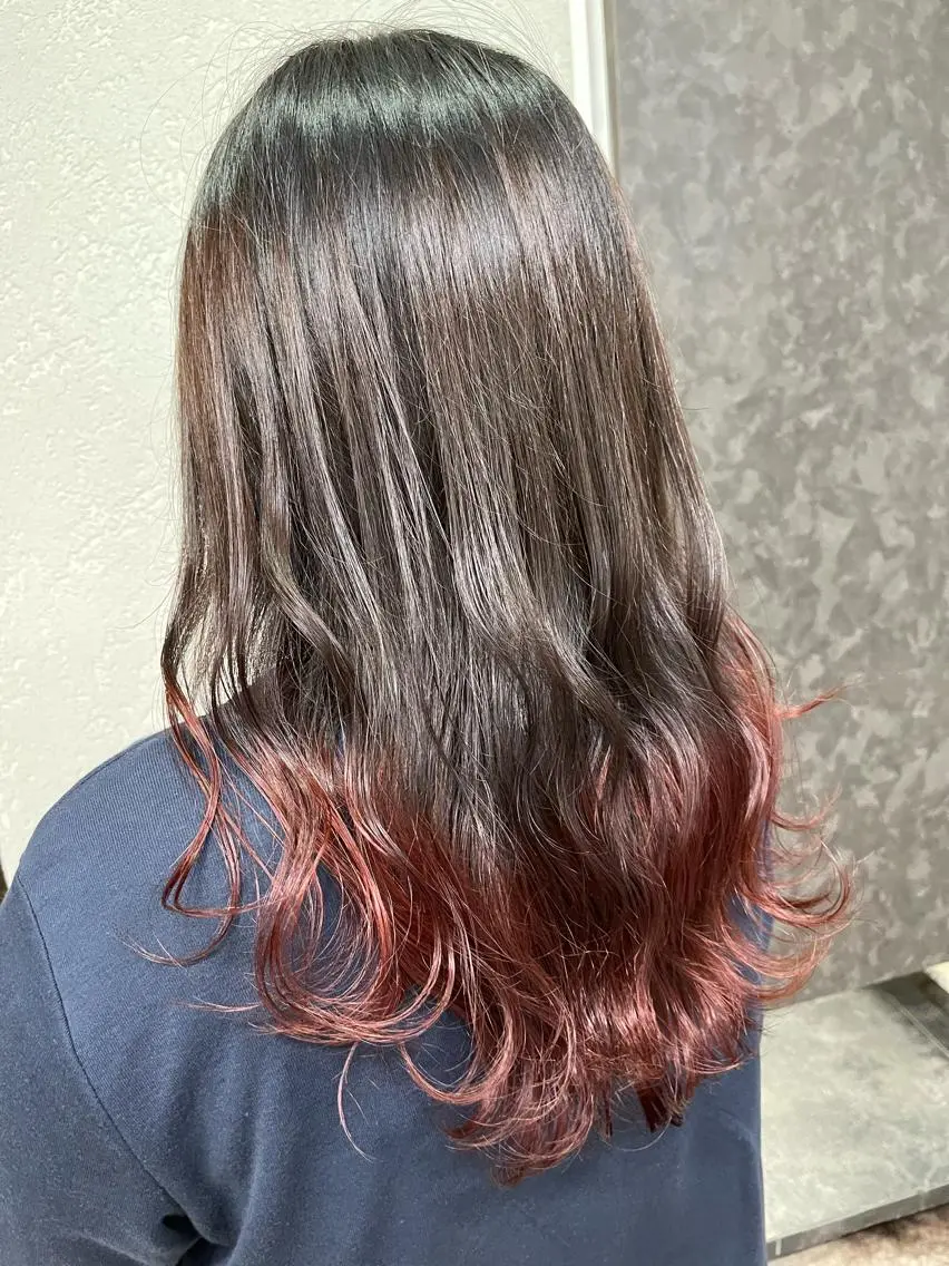 ロング カラー レッドカラー カット ヘアカラー 槙川 郁弥のヘアスタイル