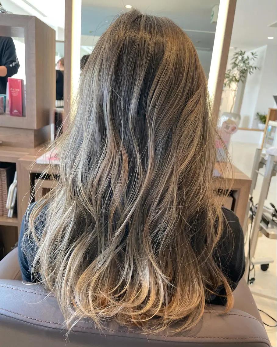セミロング カラー バレイヤージュ レイヤーカット カット ヘアカラー トリートメント Ishii Tsuyoshiのヘアスタイル