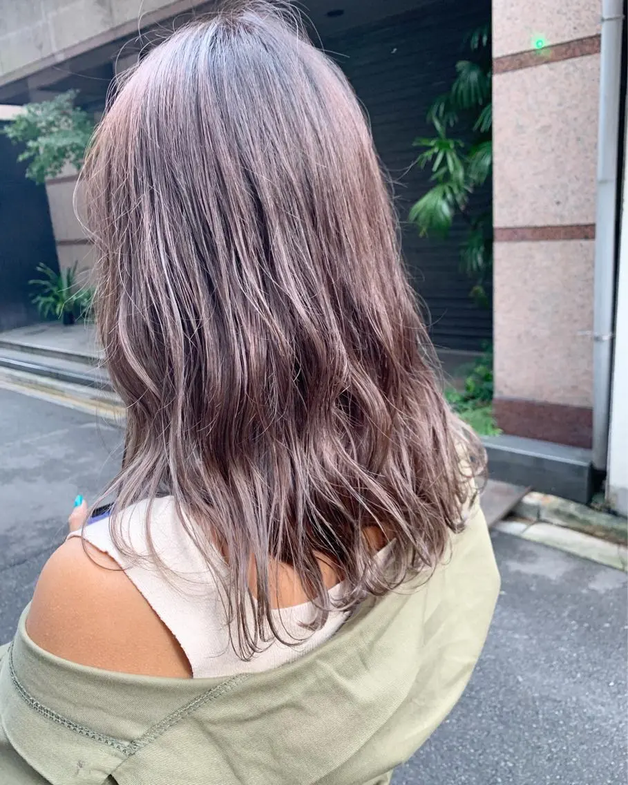 ミディアム カラー レイヤーカット 西村あきやのヘアスタイル