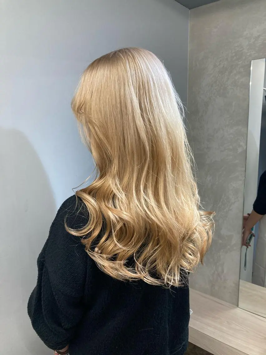 ロング カラー ベージュカラー ブリーチ ホワイトベージュ ヘアカラー トリートメント ブリーチ&似合せボブ 田中寛十のヘアスタイル