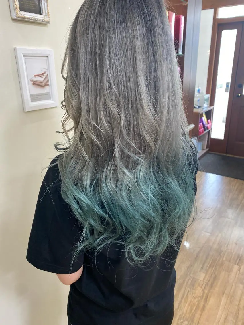 カラー SALOWIN栄 高須大貴のヘアスタイル