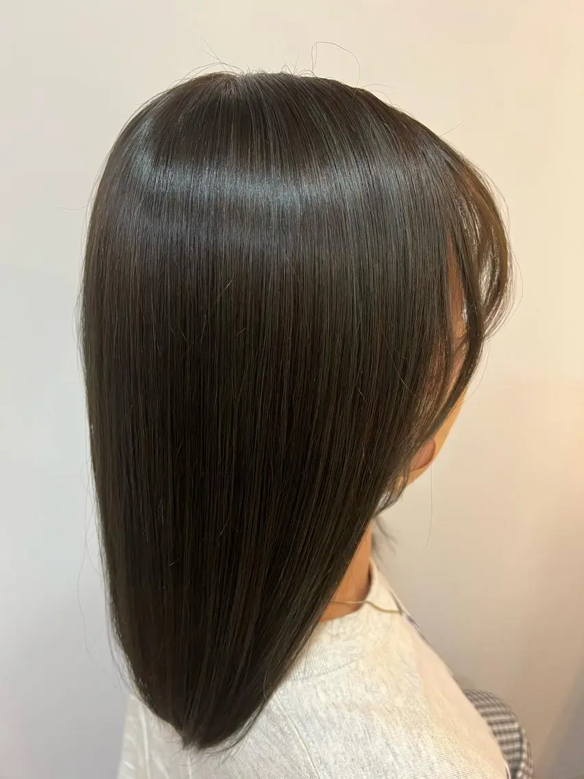 ミディアム カラー オリーブカラー 澤井 佑果のヘアスタイル
