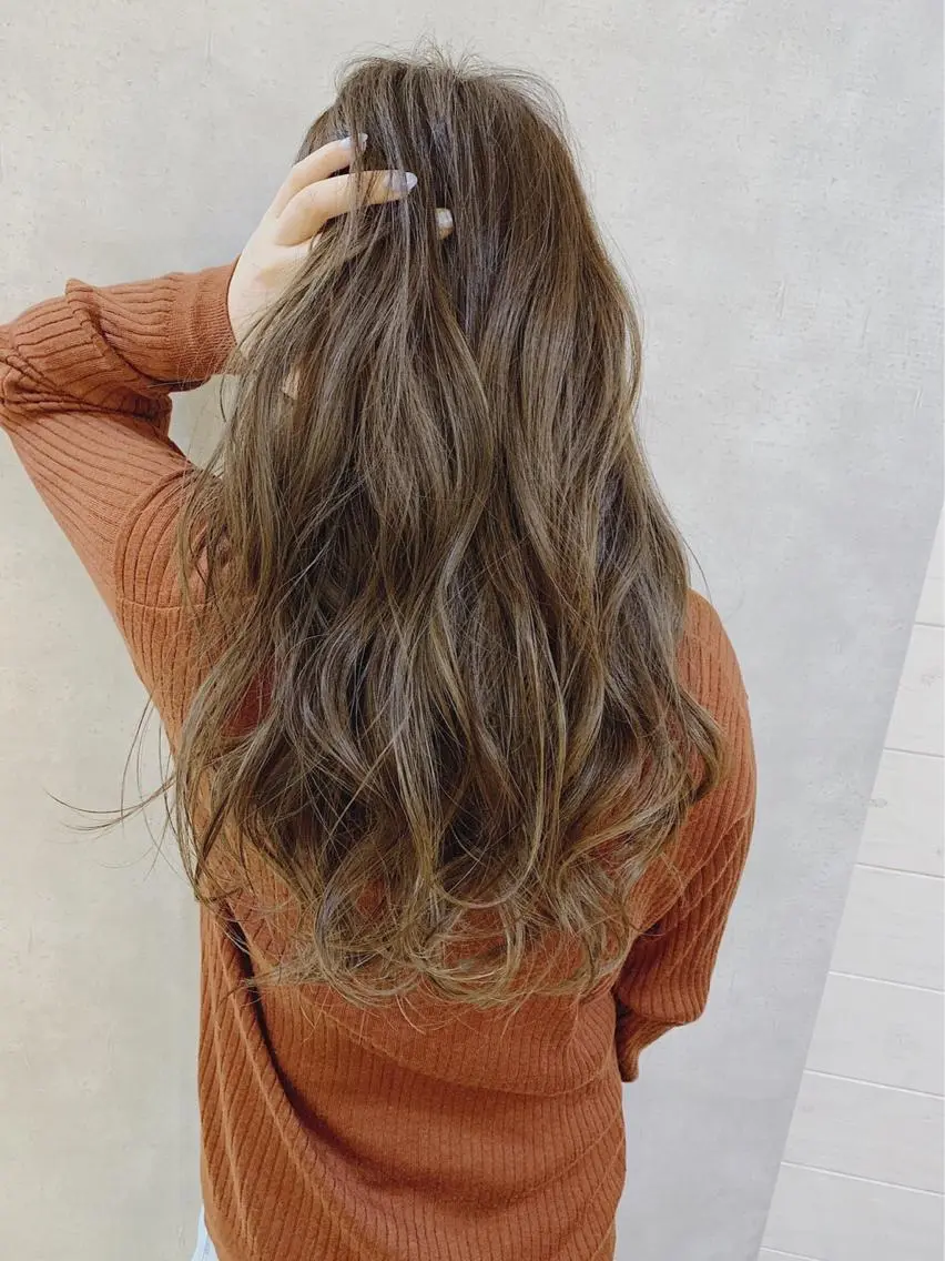 セミロング カラー パーマ ベージュカラー ブリーチ ミルクティーベージュ ブリーチなしカラー _ WHITE三宮店のヘアスタイル