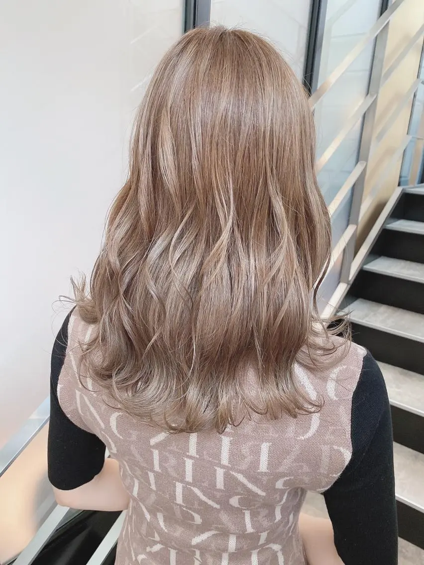 ロング カラー ベージュカラー ハイライトカラー ハイライト ヘアカラー トリートメント 【Diar】オーナー アキヨシケンタのヘアスタイル
