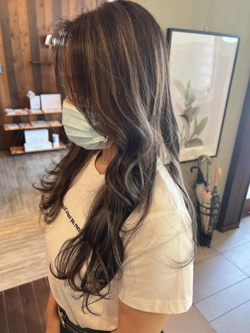 ロング ハイライト ヘアカラー トリートメント 具志 正太のヘアスタイル